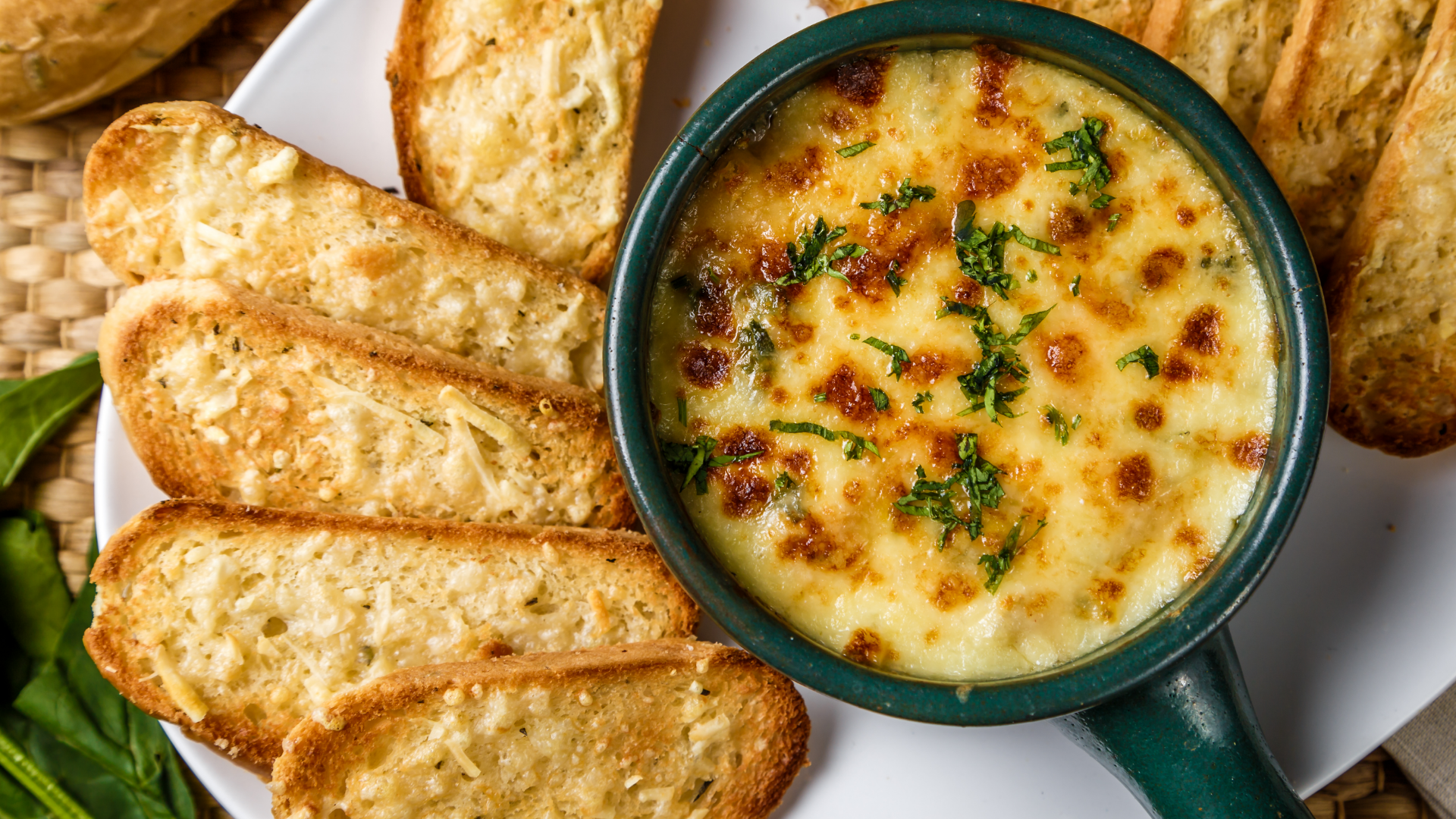 Cheesy spinach & cauliflower dip